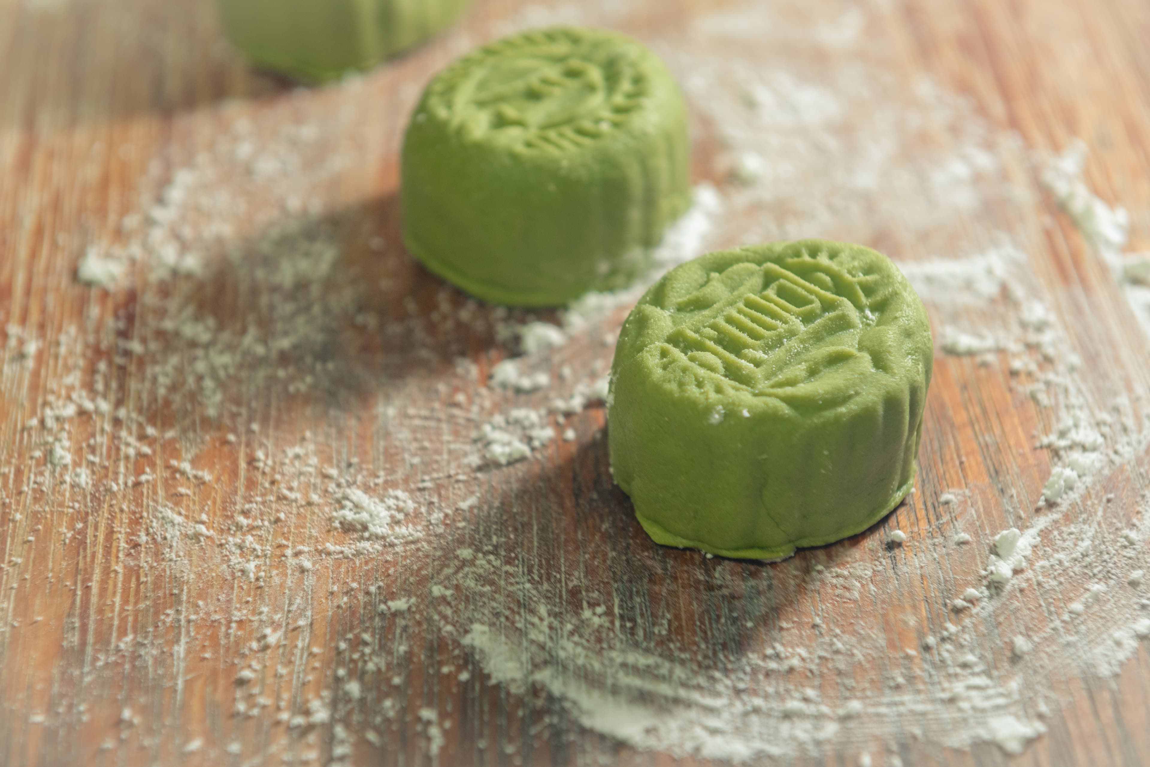 The Art of Pairing Mooncakes with Tea: A Guide to a More Meaningful Mid-Autumn