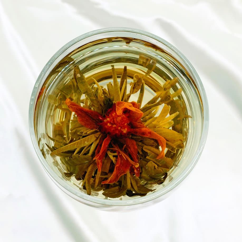 Ondeh Ondeh Petite Tin – A Playful Bloom